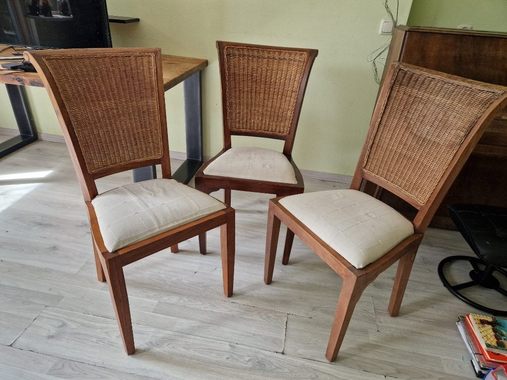3 eetkamerstoelen van hout en rotan, Ophalen, Gebruikt, Landelijk, Stof