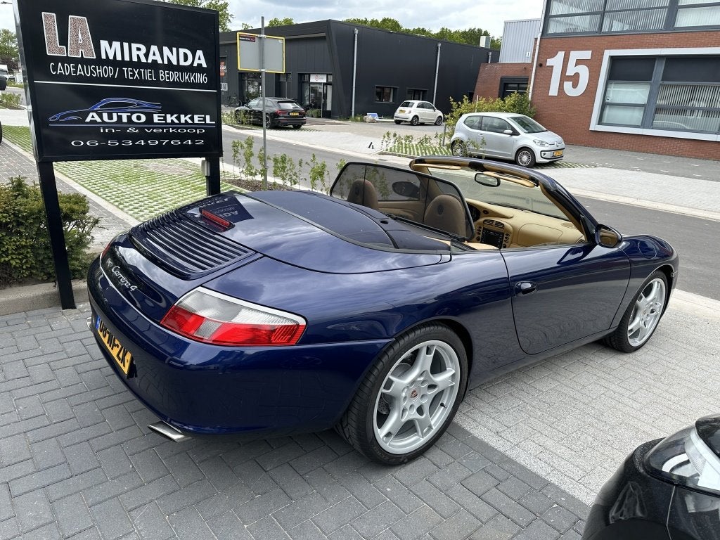 Porsche 911 Cabrio 3.6 Carrera 4 Topstaat . (bj 2002), Auto's, Porsche, Automaat, Gebruikt, Cabriolet, Leder
