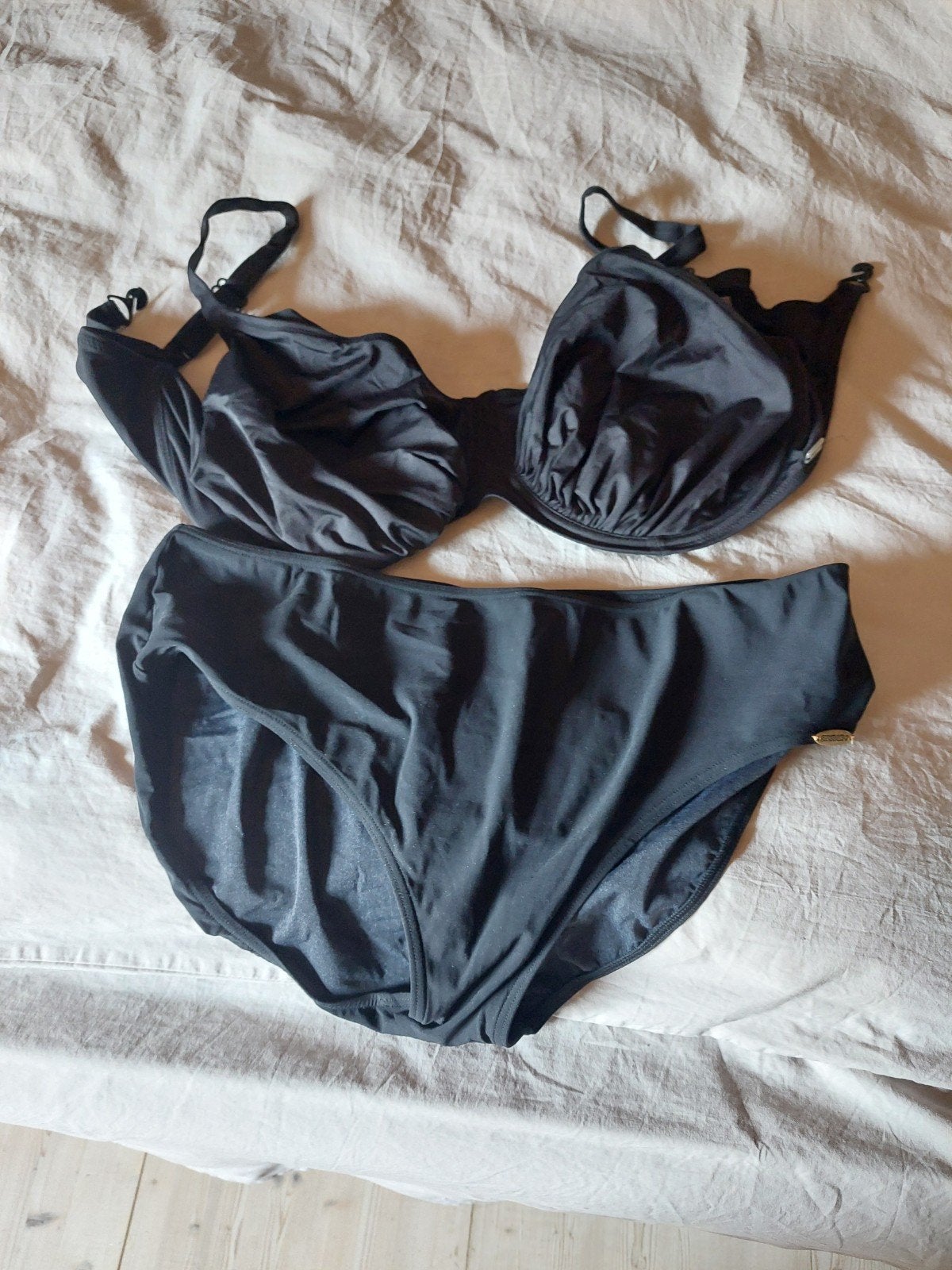 Zgan Fantasie Bikini 90J Zwart met Sunflair Broekje XL, Kleding | Dames, Badmode en Zwemkleding, Verzenden, Zwart, Fantasie, Zo goed als nieuw