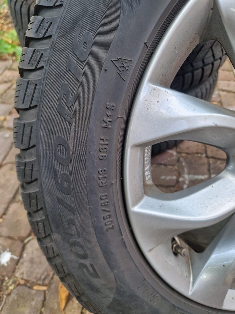 Mazda 3 winterbanden met velgen, Auto-onderdelen, Ophalen, 16 inch, Banden en Velgen, 205 mm