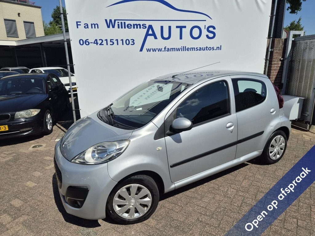 Peugeot 107 1.0 Active (bj 2012), Auto's, Peugeot, Euro 5, Stof, Gebruikt, Zwart