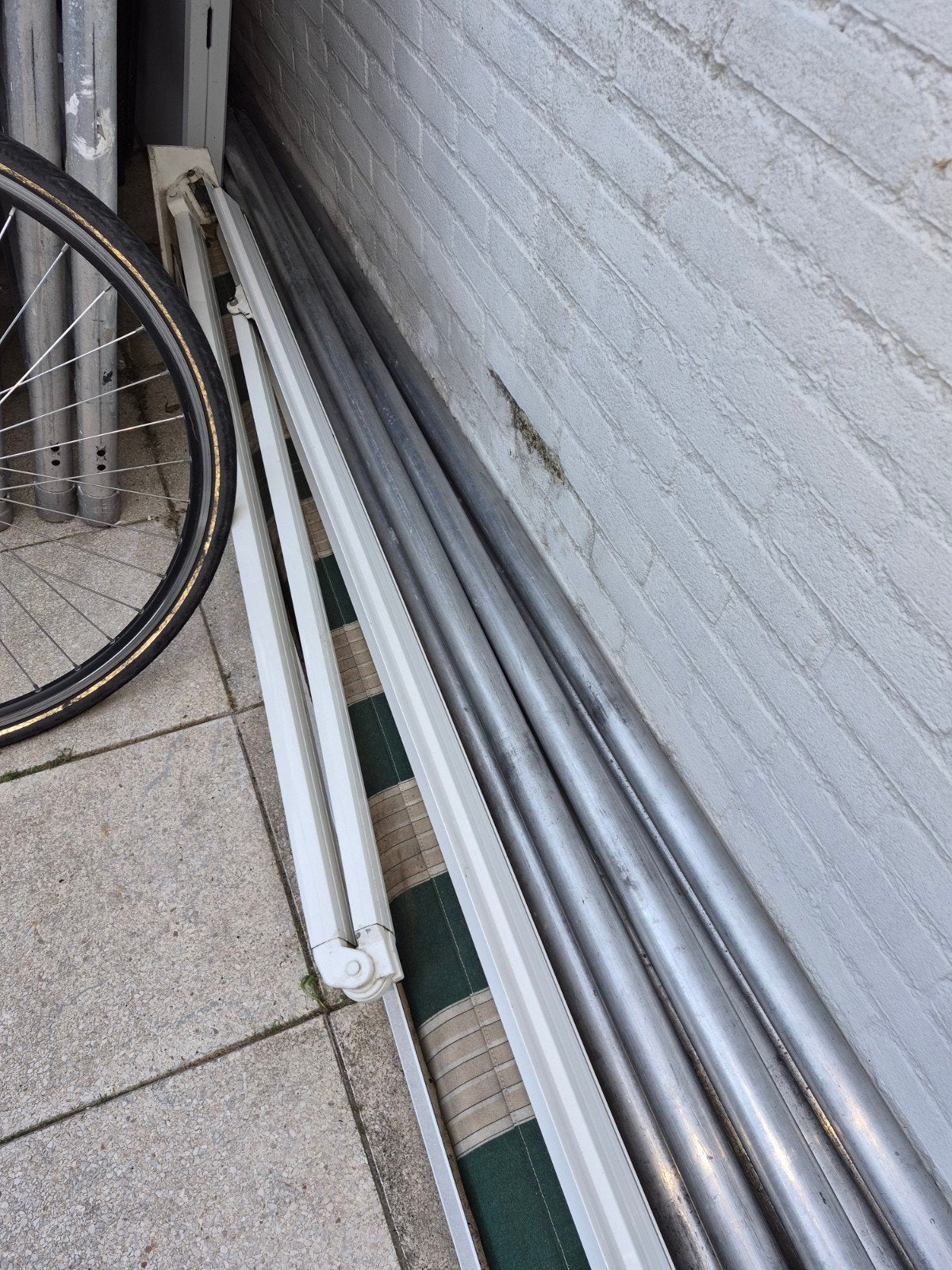 Gebruikt knikarmscherm, groen/beige gestreept, Tuin en Terras, Zonneschermen, Ophalen, Gebruikt, 150 tot 300 cm, 250 cm tot 450 cm