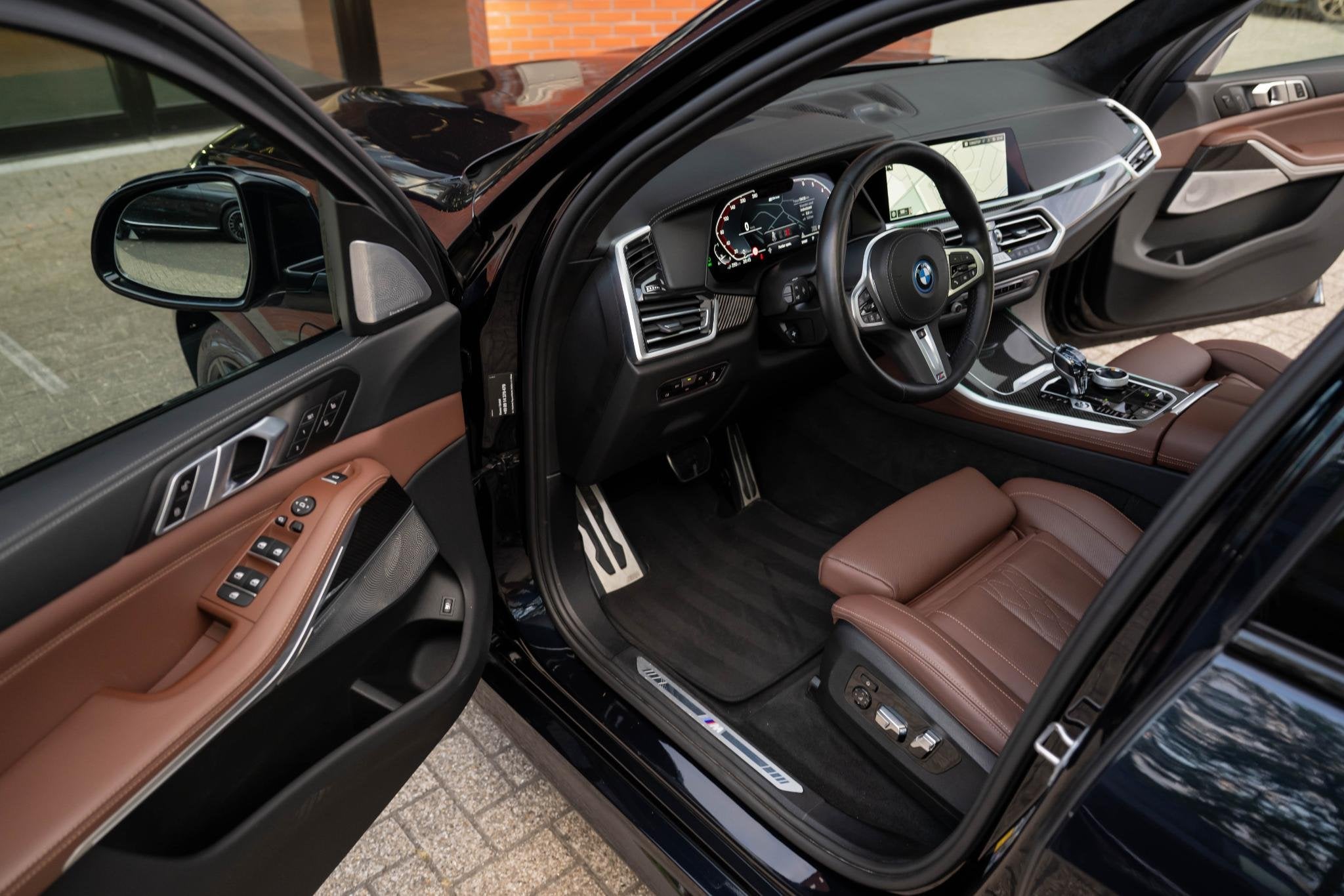 BMW X5 xDrive45e M-Sport 4-Wielsturing B&W CoPilot Sky, Auto's, Automaat, Dealer onderhouden, Gebruikt, 394 pk