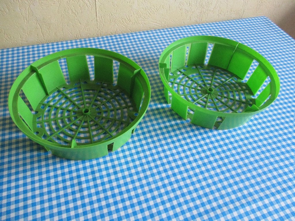 2 bollenpootmandjes. Rond. Bloembollen poten., Ophalen of Verzenden, Volle zon, Knol