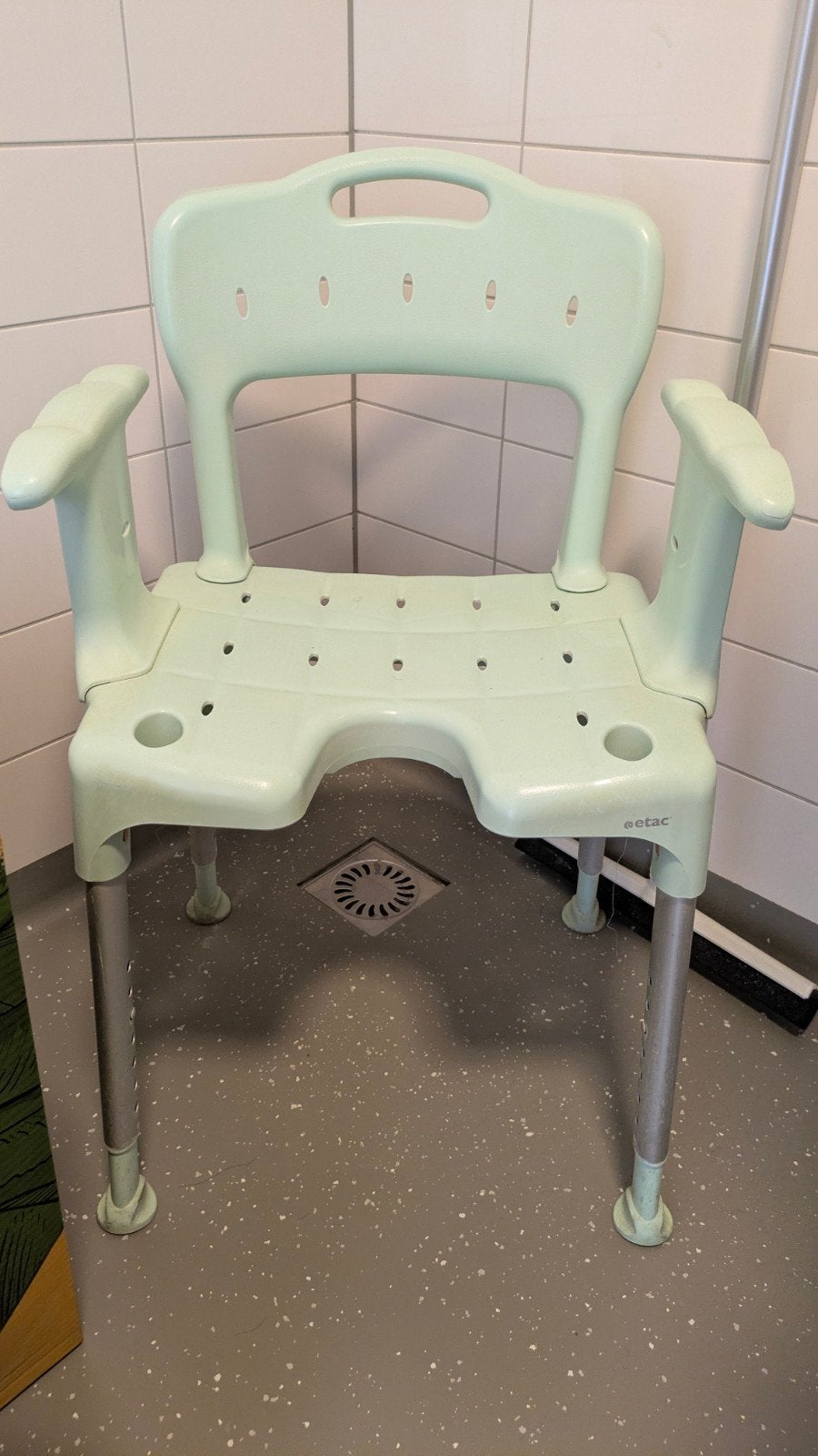 Gratis douche stoel, Ophalen