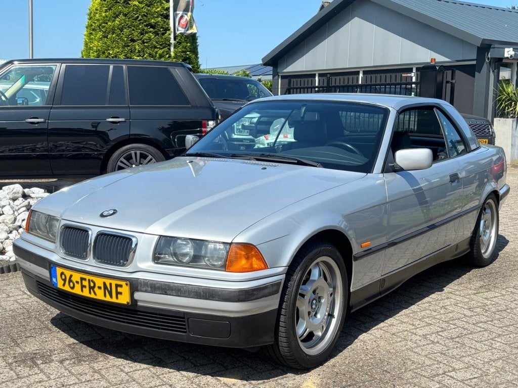 BMW 3 Serie 318i Cabriolet E36 Cabrio Hardtop M-Sport NL Aut, Auto's, Achterwielaandrijving, Zwart, Cabriolet, Bedrijf