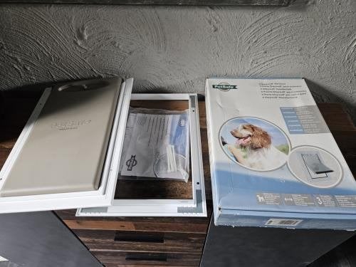 Nieuwe PetSafe Staywell honden/kattenluik tot 18 kg, Dieren en Toebehoren, Ophalen of Verzenden, Nieuw