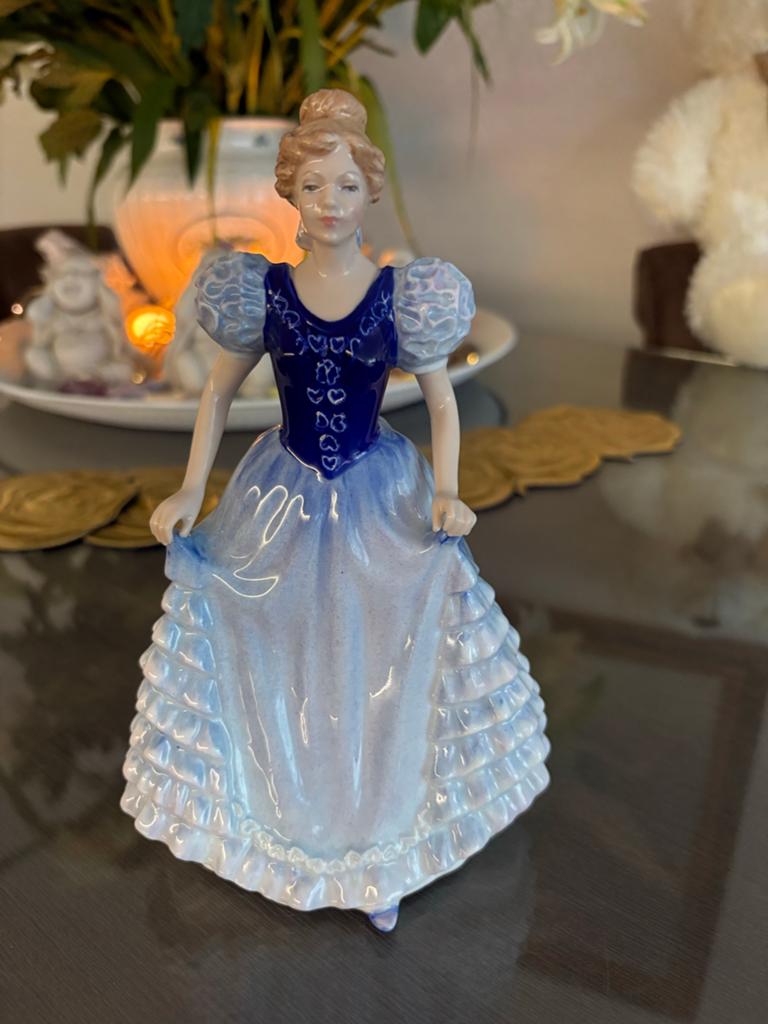Royal Doulton Charlotte HN 3658 Figurine - Handgemaakt, Antiek en Kunst, Ophalen of Verzenden