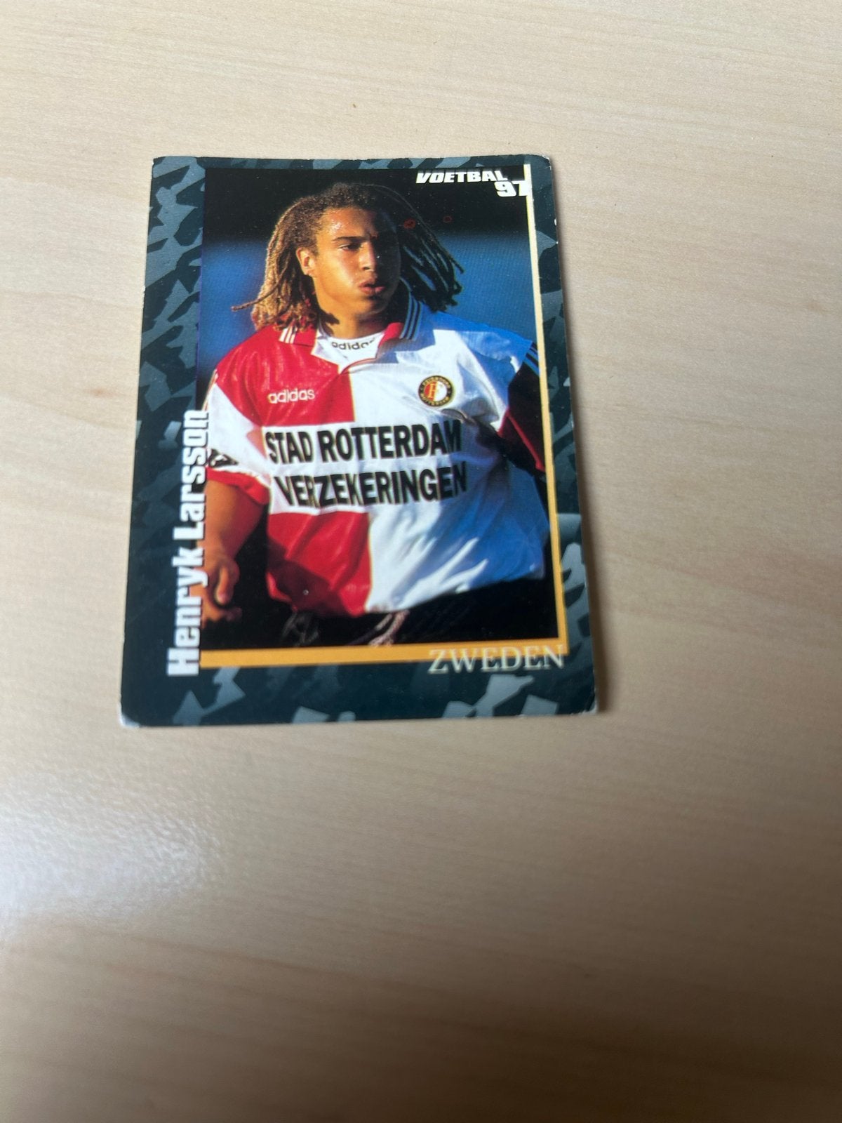Voetbal '97 Panini Henrik Larsson (Feyenoord), Verzamelen, Ophalen of Verzenden, Zo goed als nieuw, Feyenoord, Poster, Plaatje of Sticker