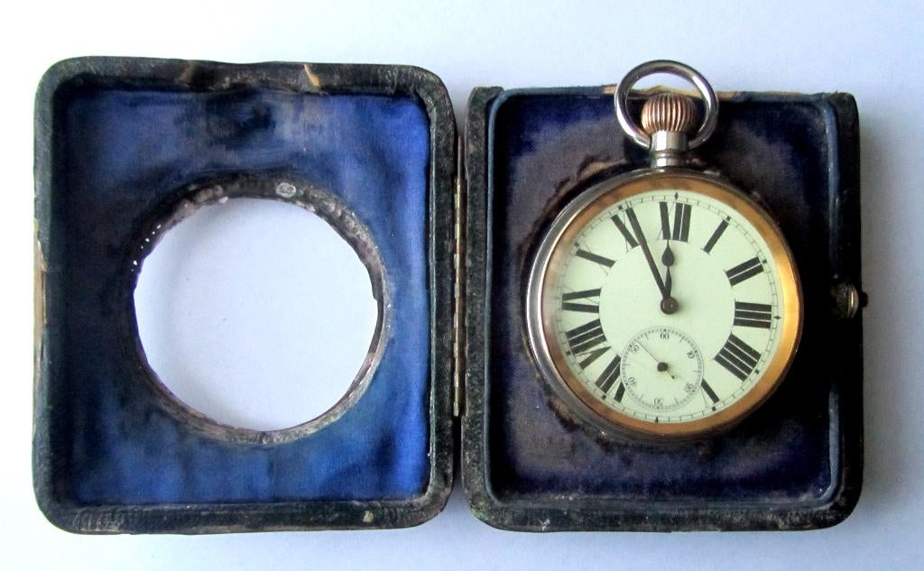 Mooie Zwitsers Argentan mechanische reisklok zilveren kast, Antiek en Kunst, Ophalen