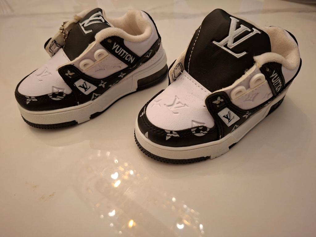 Nieuwe Louis Vuitton Style Baby Sneakers - Maat 23 - Zwart/W, Ophalen of Verzenden, Nieuw, Jongetje of Meisje, Schoentjes