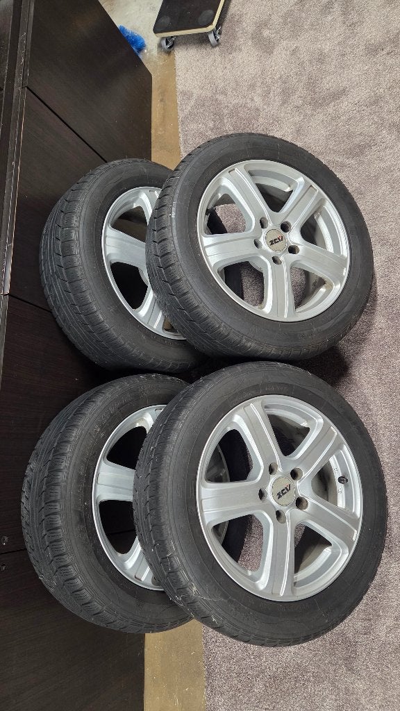 Nankang winterbanden (205/55R16) op lichtmetalen velgen., Ophalen
