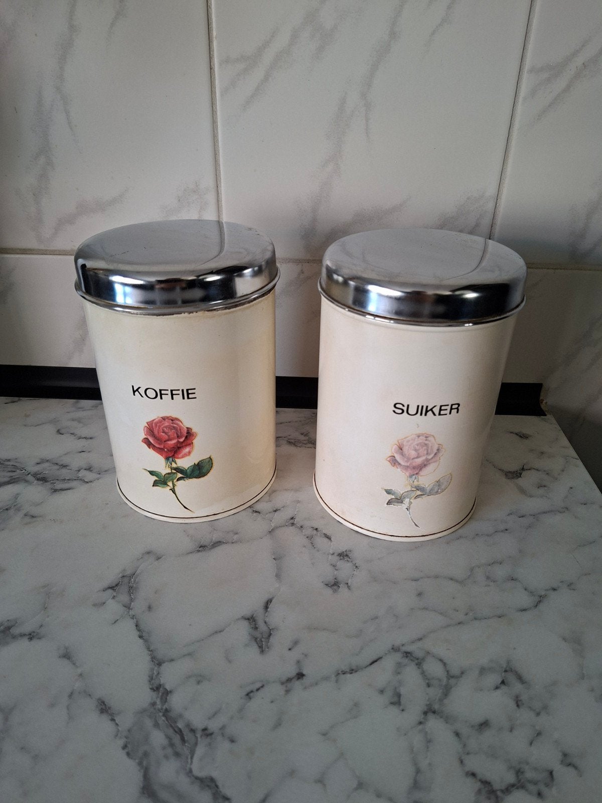 Vintage voorraadpotten: Koffie en Suiker met rozenprint, Beige, Gebruikt, Ophalen of Verzenden, Voorraadpot