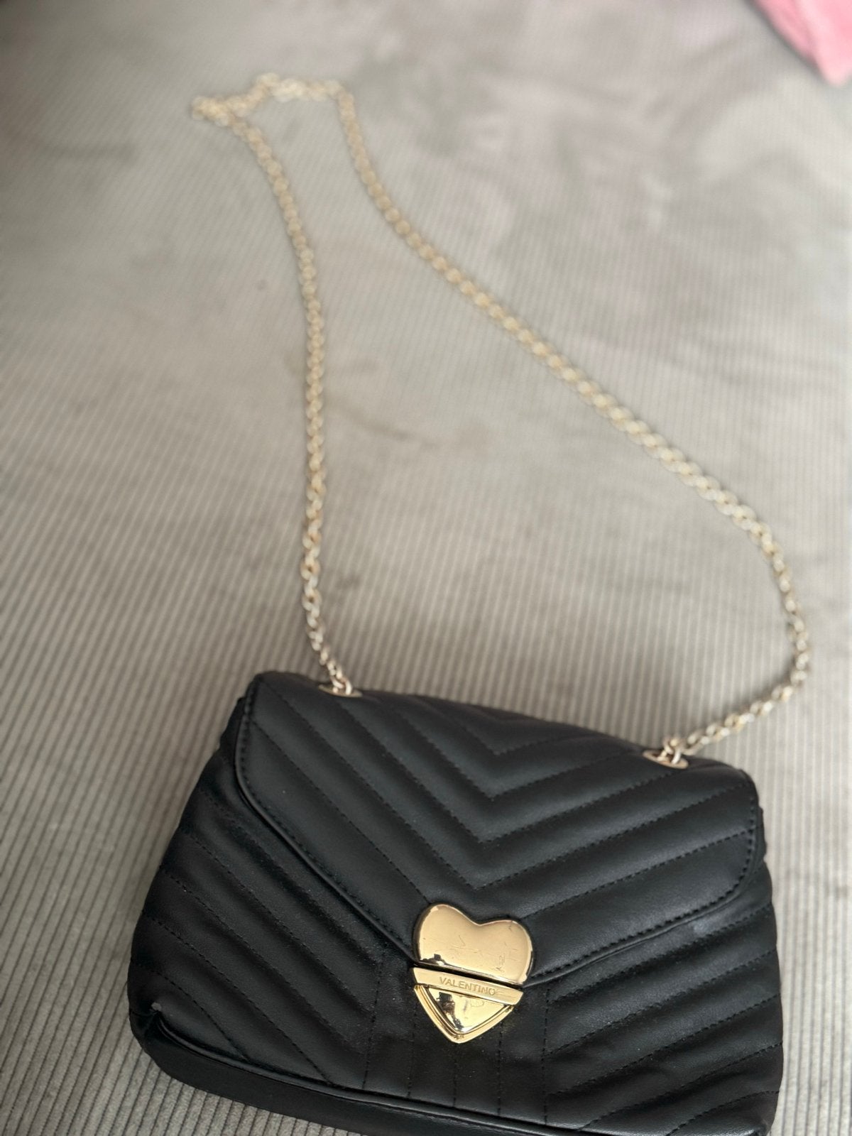Valentino schoudertasje zwart met goudkleurige details, Ophalen of Verzenden, Gebruikt, Zwart, Schoudertasje