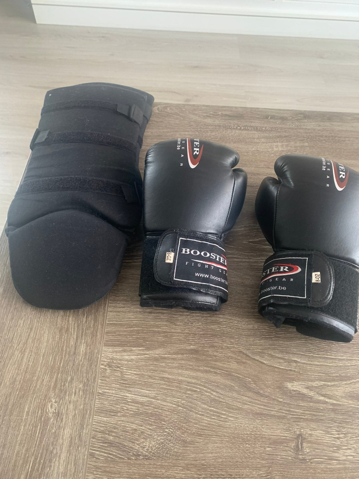 Kickboks handschoenen en knie beschermers te koop, Ophalen, Zo goed als nieuw, Bokshandschoenen