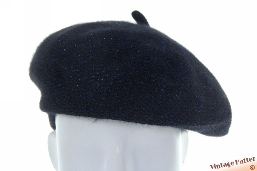 Gewoven winter baret zwart met blauwe lurexdraad 53-57, Kleding | Dames, Hoeden en Petten, Ophalen of Verzenden, Zo goed als nieuw