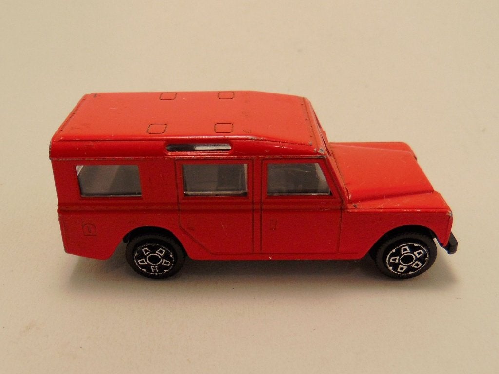 Land Rover 109 Bburago 1:43 rood, Hobby en Vrije tijd, Modelauto's | 1:43, Ophalen of Verzenden, Auto, Overige merken