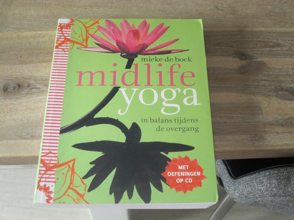 midlife yoga door Mieke de Bock + CD, Ophalen of Verzenden, Zo goed als nieuw, Gezondheid en Conditie