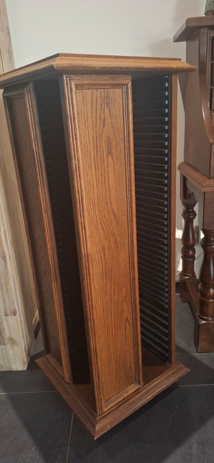 Eikenhouten CD-toren met zwenkwielen - Ruimte voor 160+ CD's, Ophalen, Gebruikt, 150 discs of meer, Cd's