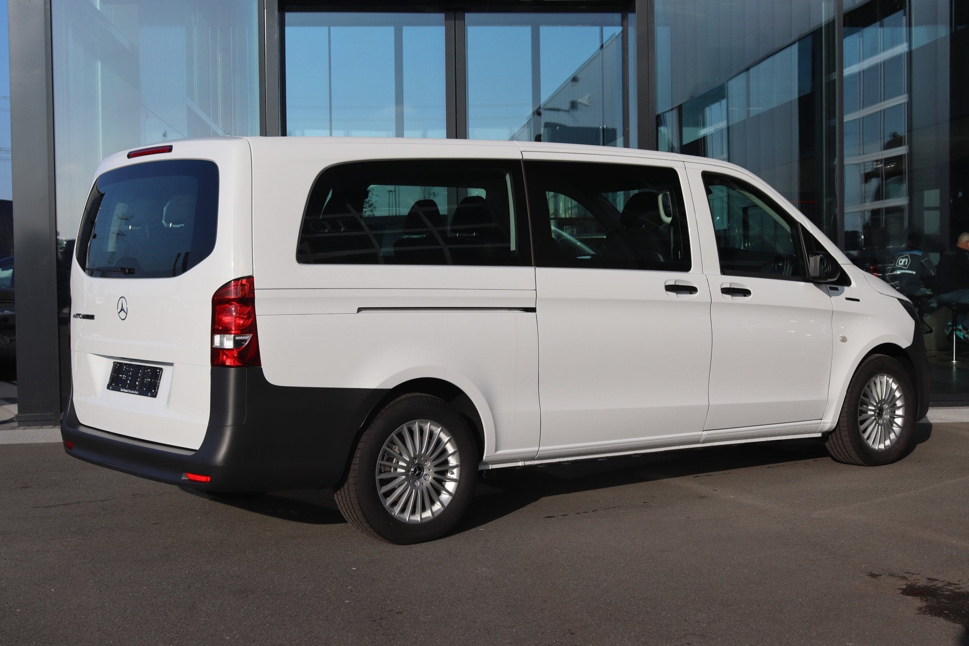 Mercedes-Benz eVito 126 Tourer L3 PRO 9 persoons // TAXI ACT, Automaat, Stof, Zwart, 24 maanden