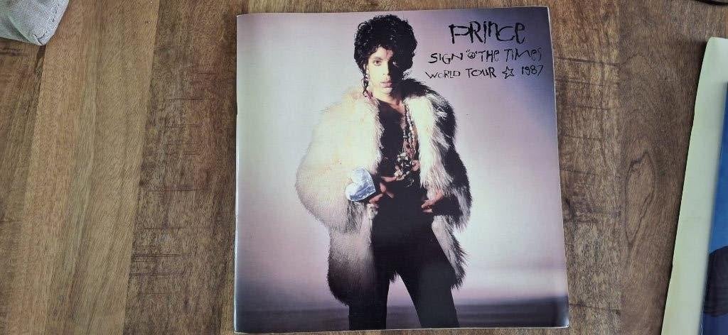 Prince "Sign of the times" tour boek, Ophalen of Verzenden, Gebruikt