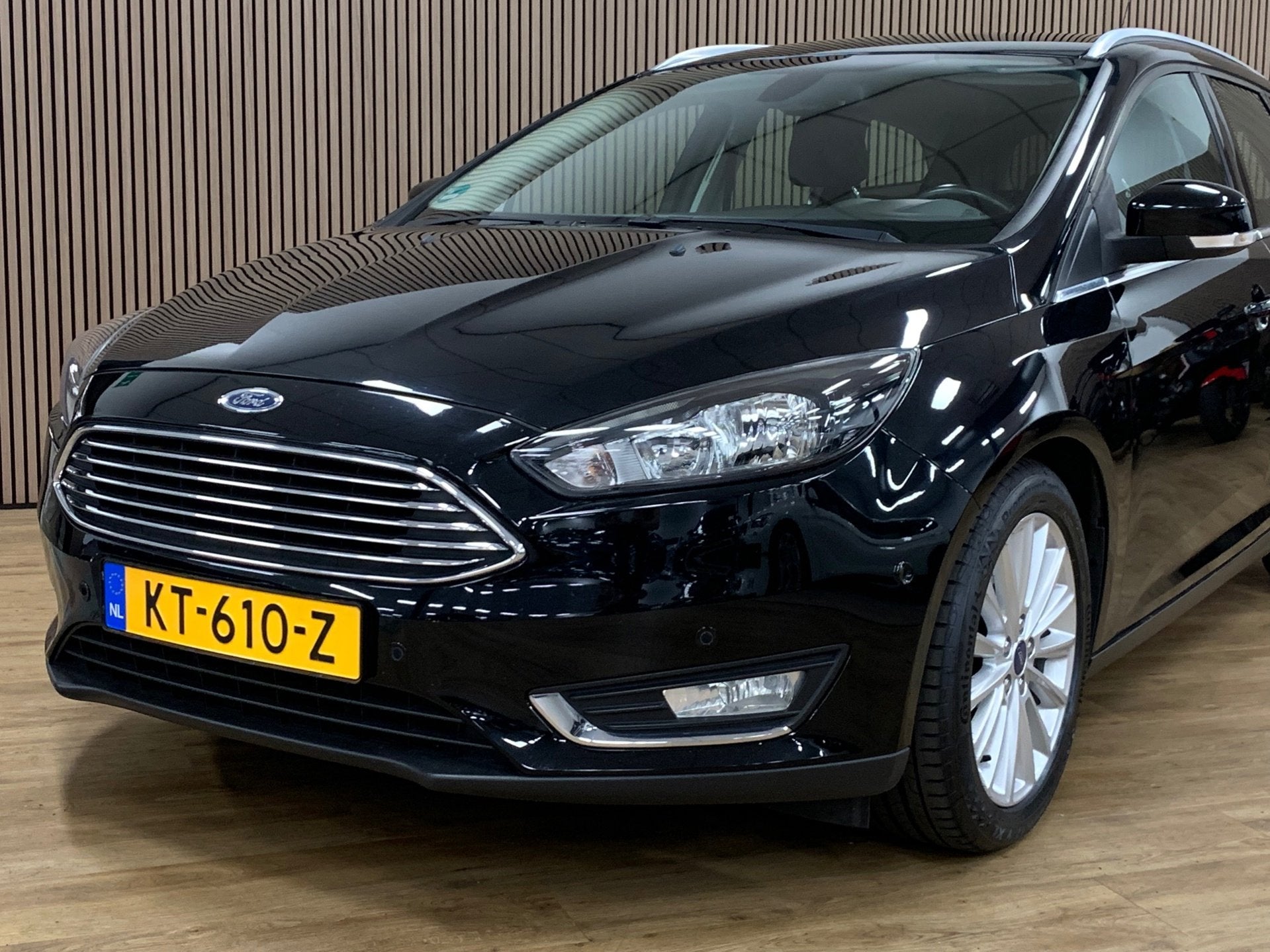 Ford Focus Wagon 1.0 Titanium|105000KM|Navigatie|Climate Con, Gebruikt, Automatische klimaatregeling, Zwart, Origineel Nederlands