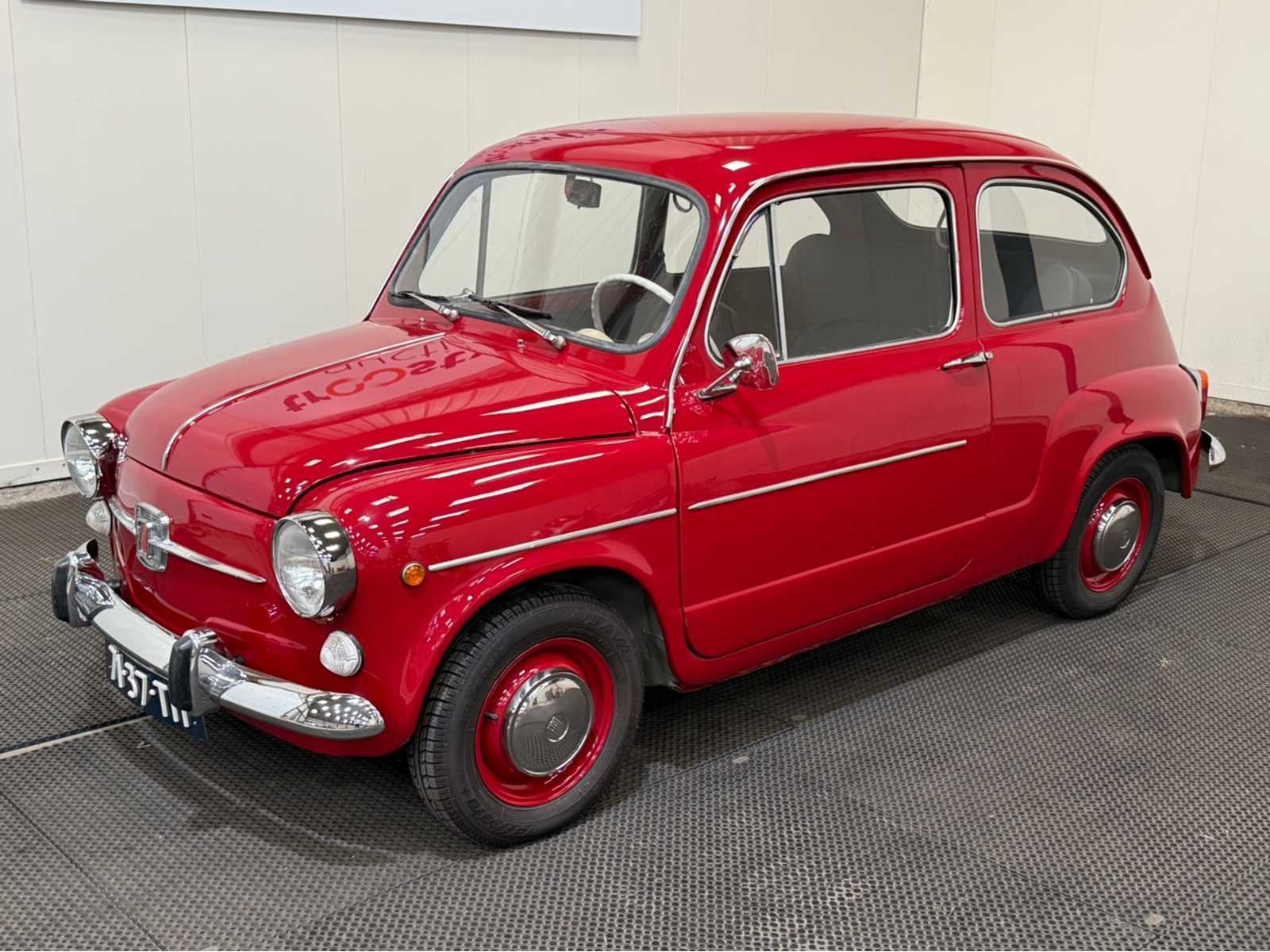Fiat - 600 L - Oldtimer - 1972, Auto's, Overige carrosserieën, Origineel Nederlands, Bedrijf, Handgeschakeld
