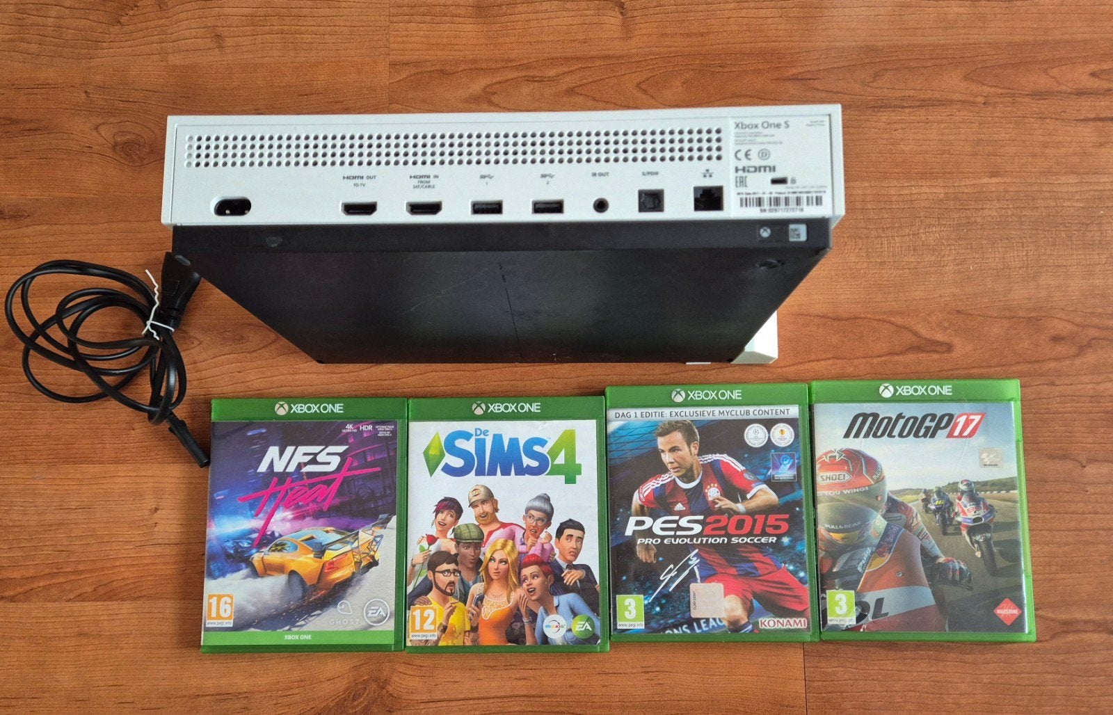 Xbox One S met USB-splitter en 4 games, Ophalen, Gebruikt