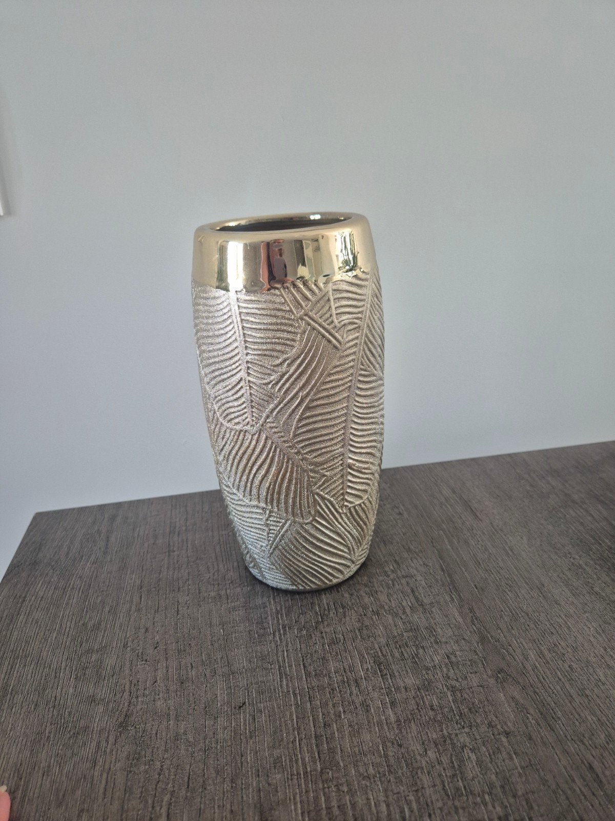 Set van 2 gouden/champagne vazen 23 cm hoog x12 cm, Met patroon/structuur, Ophalen of Verzenden, Zo goed als nieuw, Steen/keramiek