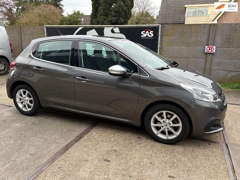 Peugeot 208 1.2 PureTech Allure, Gebruikt, 1199 cc, 49 €/maand, Origineel Nederlands