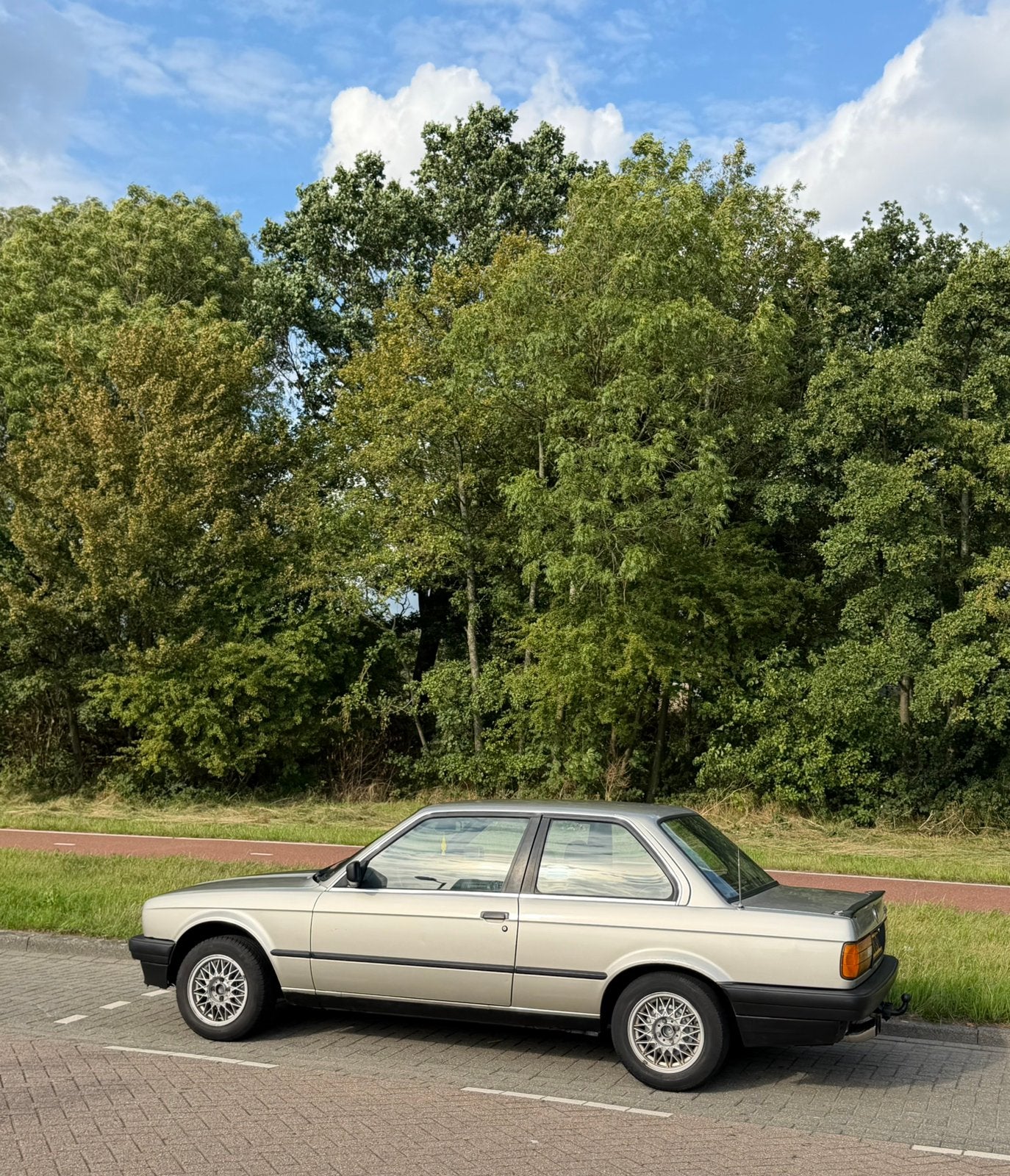 Foto 7 van BMW E30 1990 | NAP | APK 2028 | UNIEK EXEMPLAAR