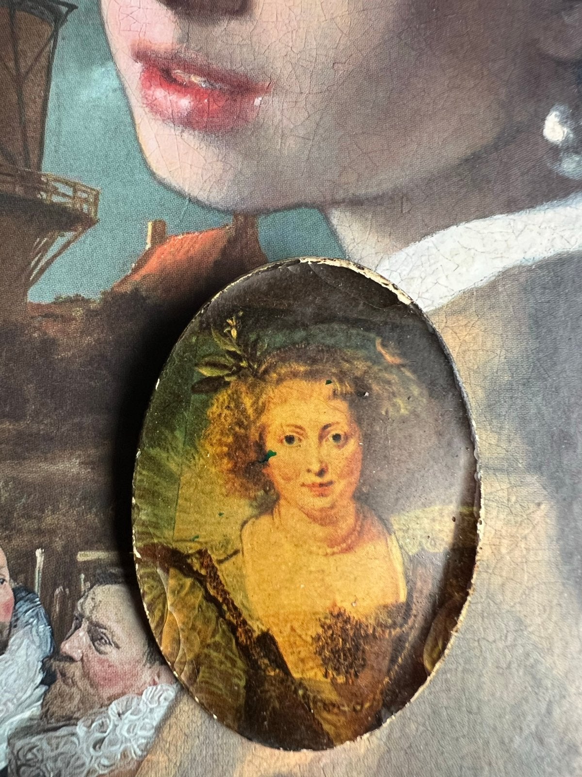 Vintage Broche met Klassiek Portret - Made in W. Germany, Sieraden, Tassen en Uiterlijk, Broches, Overige materialen, 4 tot 7 cm