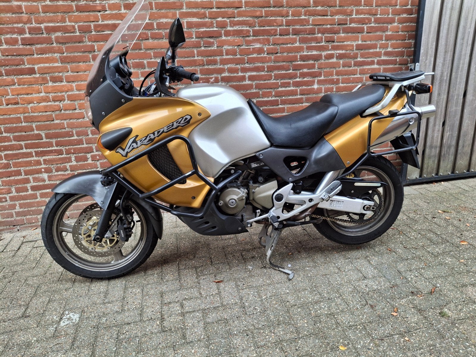 Gezocht een zadel / buddyseat Varadero xl1000 sd01, Motoren, Ophalen of Verzenden, Gebruikt