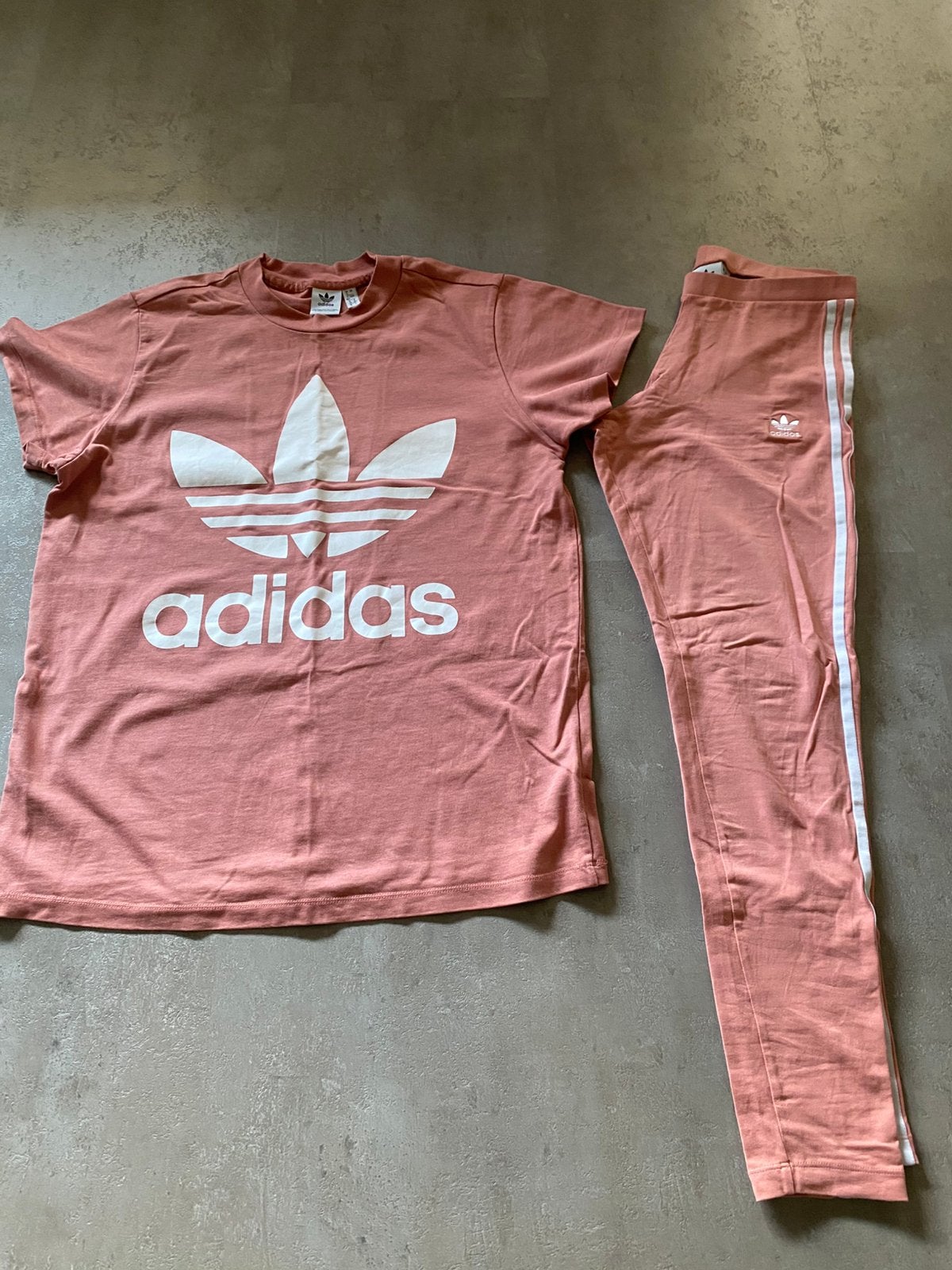 Adidas origineel 2 delig set, Ophalen of Verzenden, Zo goed als nieuw, Roze