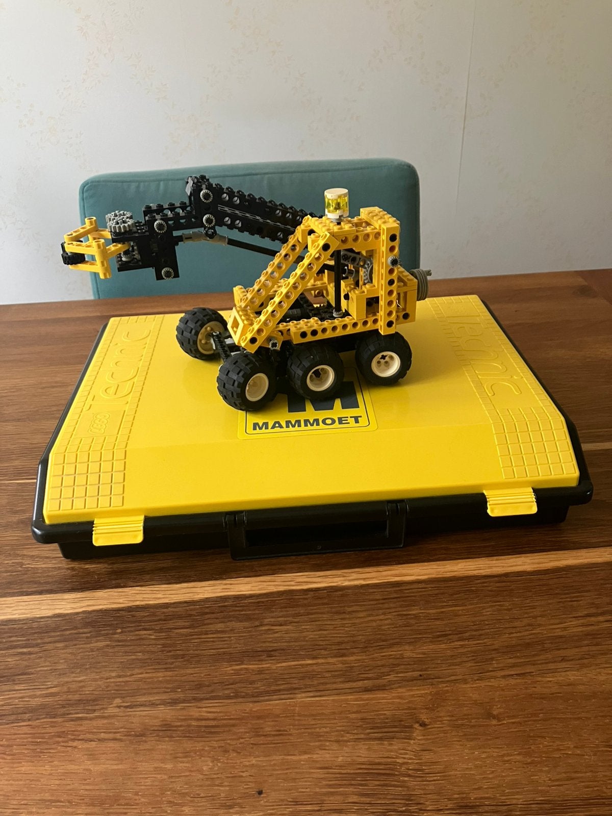 Technic lego koffer, Hobby en Vrije tijd, Modelauto's | 1:32, Ophalen of Verzenden, Zo goed als nieuw, Auto, Overige merken
