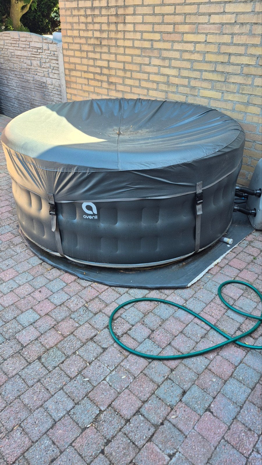 Avenli Jacuzzi London Spa - Opblaasbaar en Compleet, Ophalen, Zo goed als nieuw, Filter, Opblaasbaar