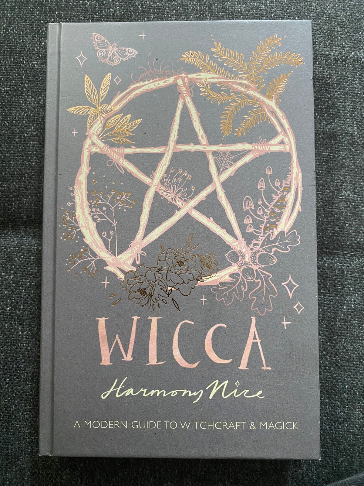 Wicca a modern guide to witchcraft & magick, Ophalen of Verzenden, Zo goed als nieuw, Spiritualiteit algemeen