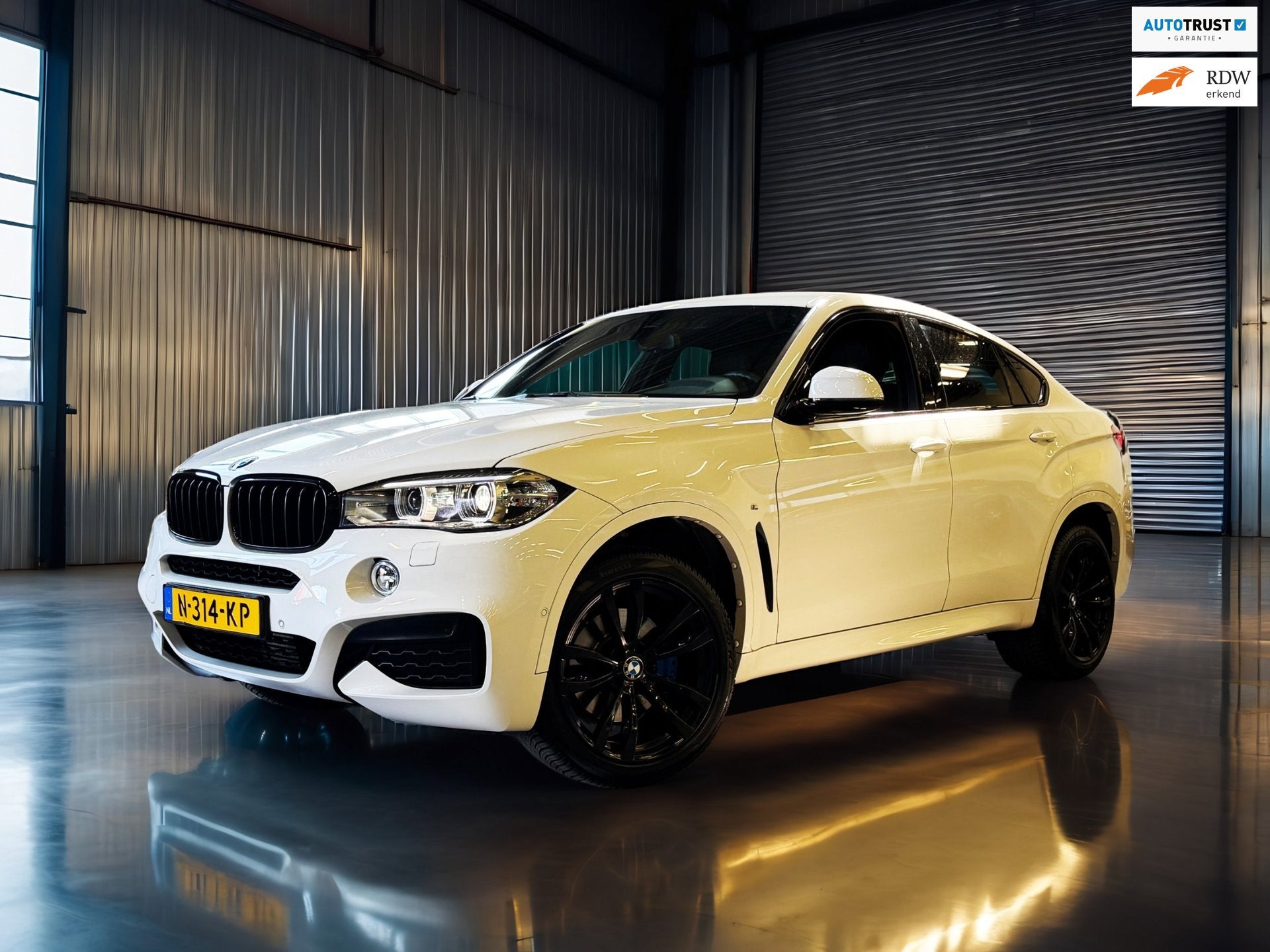 BMW X6 XDrive35i High Executive M-Pakket_ Dealer onderhouden, Auto's, BMW, Gebruikt, Euro 6, 4 stoelen, Wit