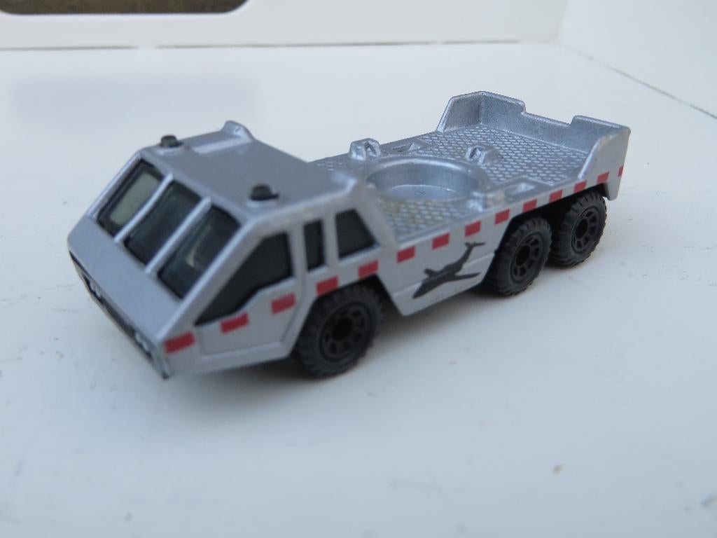 Matchbox Airport Transporter Vehicle, Ophalen of Verzenden, Zo goed als nieuw, Bus of Vrachtwagen