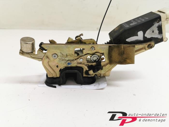 Deurslot Mechaniek 4Deurs links-achter van een Saab 900, Gebruikt, -, -, Ophalen of Verzenden