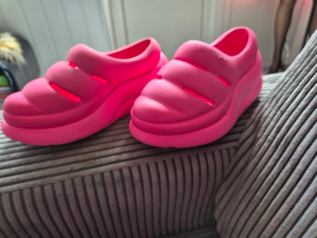Ugg roze instappers, Instappers, Ophalen of Verzenden, Zo goed als nieuw, Roze