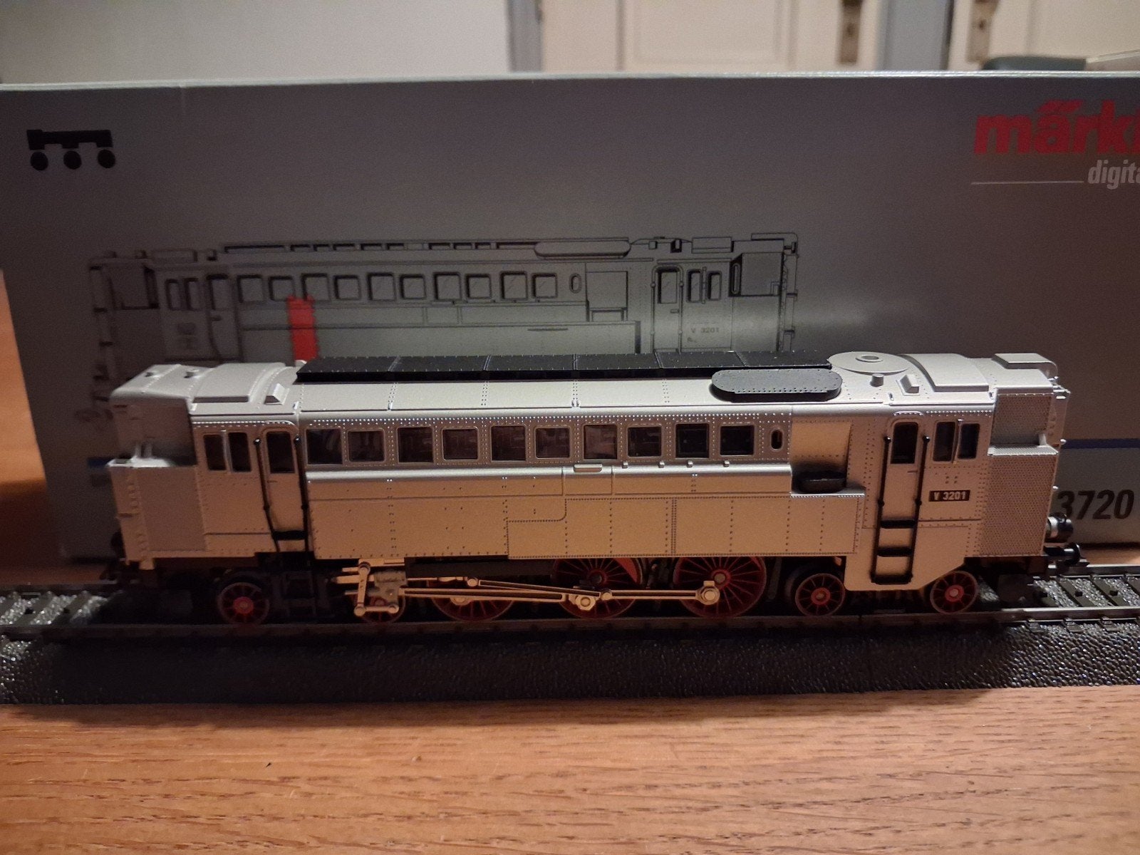 marklin BR V 32 digitaal in nieuwstaat, Wisselstroom, Locomotief, Ophalen of Verzenden, Zo goed als nieuw