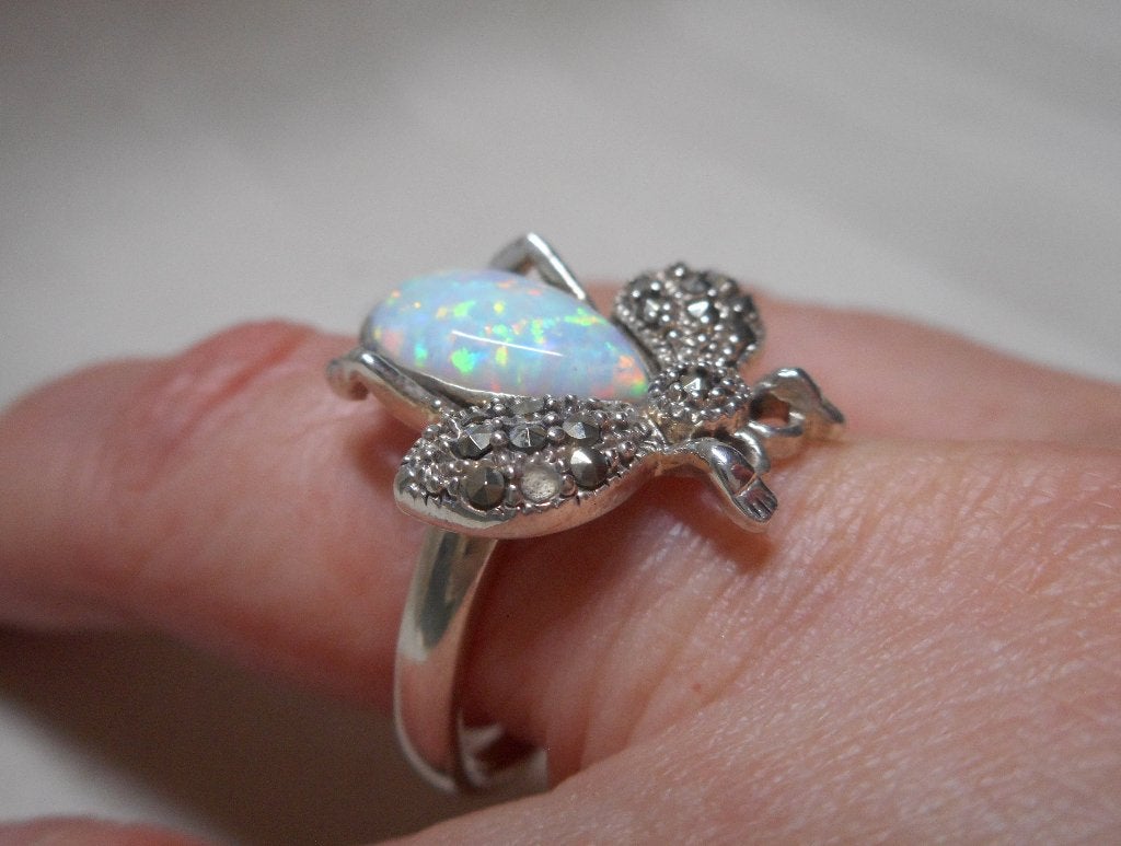 Zilveren ring met witte opaal en markasiet nr.2317, Sieraden, Tassen en Uiterlijk, Ringen, Gebruikt, Verzenden, 19 tot 20, Dame