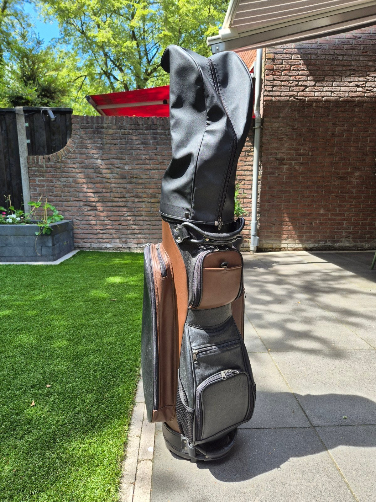 Luxe Volledig Leren Standbag Golftas met Nieuwe Regenhoes, Sport en Fitness, Golf, Ophalen, Gebruikt, Tas, Overige merken
