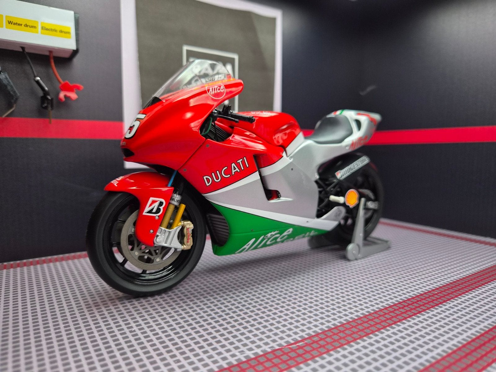 1/12 2006 Sete Gibernau Ducati Desmosedici Alice, Ophalen of Verzenden, Zo goed als nieuw, 1:9 t/m 1:12, Motor