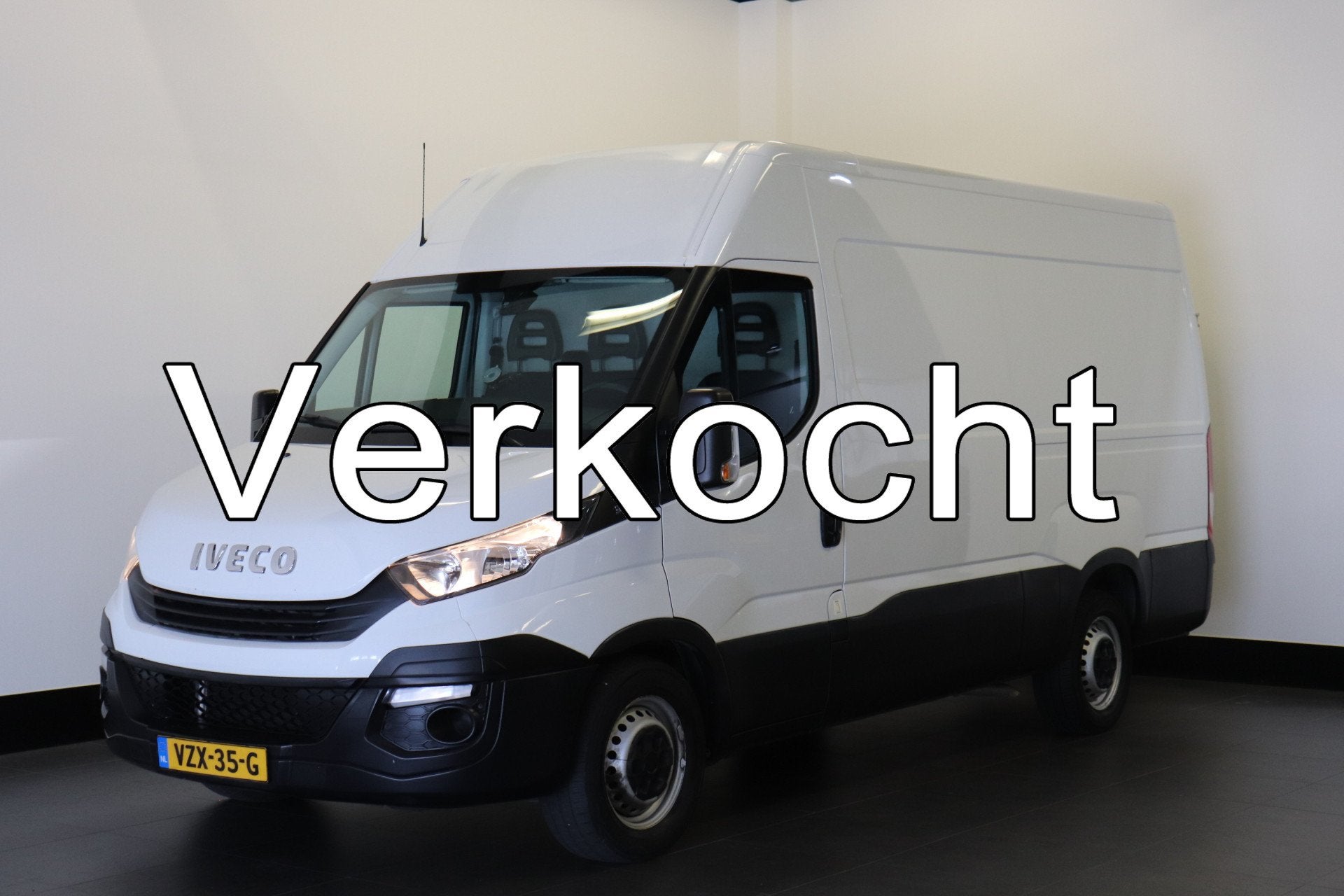 Iveco Daily 35S12V 2.3 L2H2 EURO 6 - Airco - Cruise - Camera, Verwarmde buitenspiegels, Iveco, 116 pk, Wit
