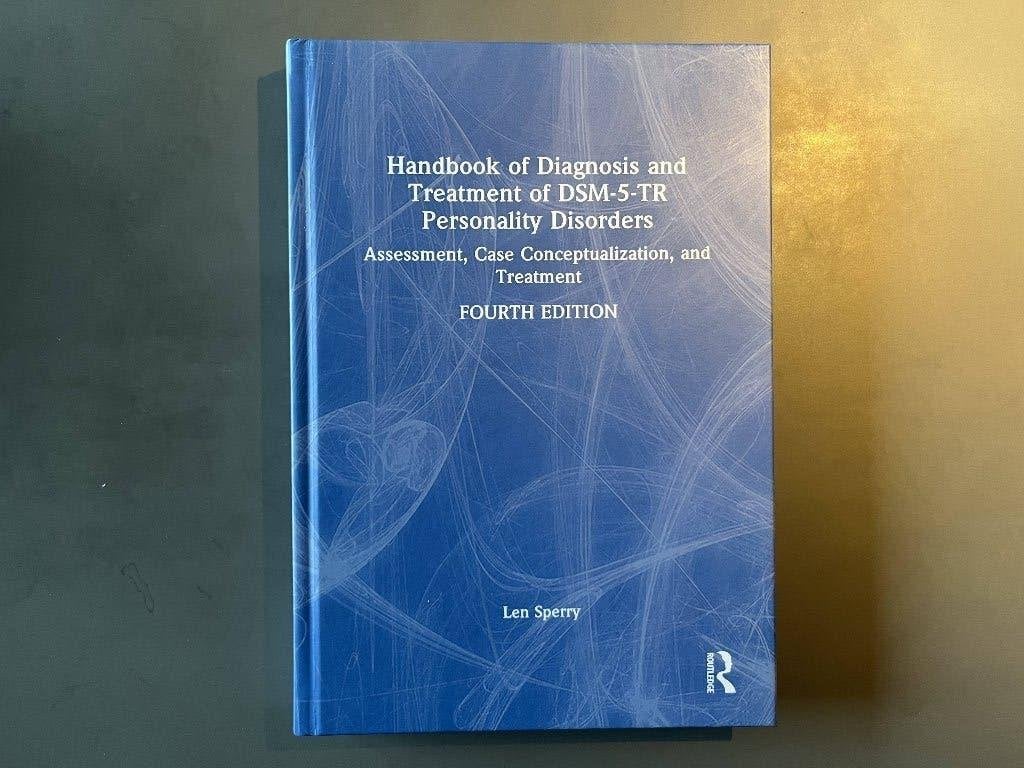 Len Sperry - Handbook of Diagnosis and Treatment of DSM-5-TR, Boeken, Ophalen of Verzenden, Zo goed als nieuw, Persoonlijkheidsleer