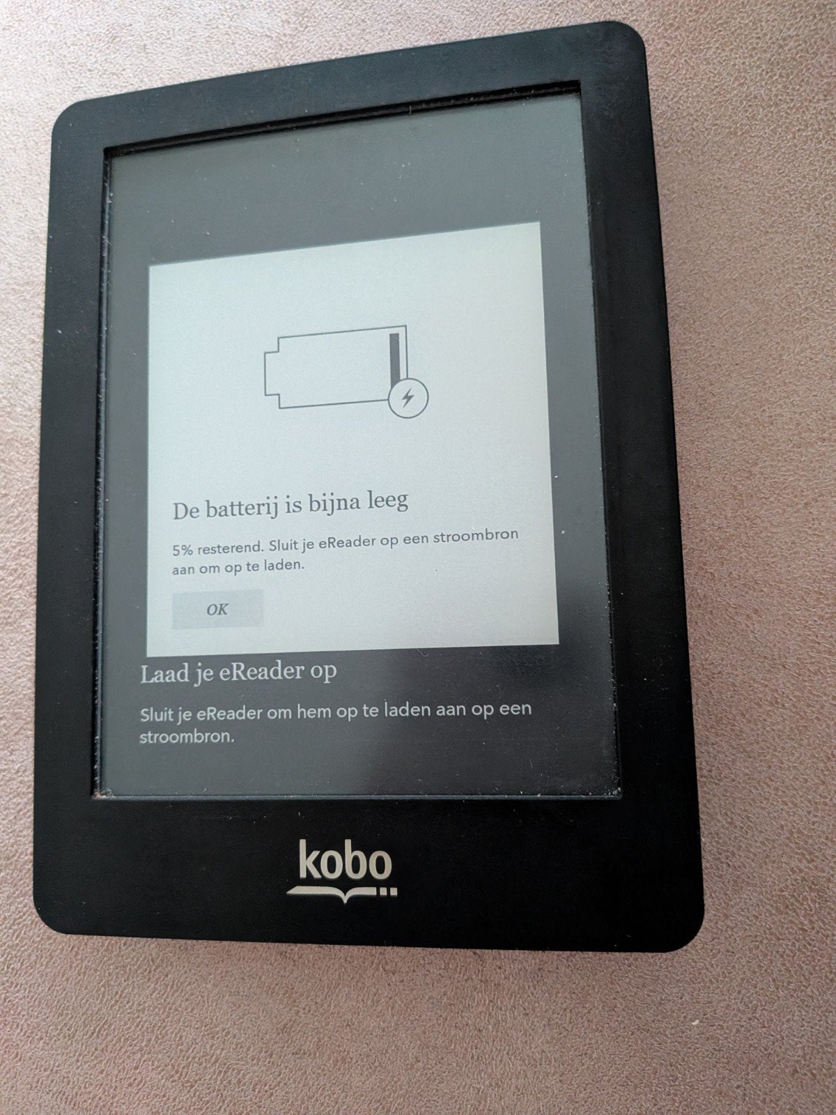 Gratis: Kobo Glo e-reader / USB defect, 6 inch of minder, Kobo, Ophalen of Verzenden, Wi-Fi