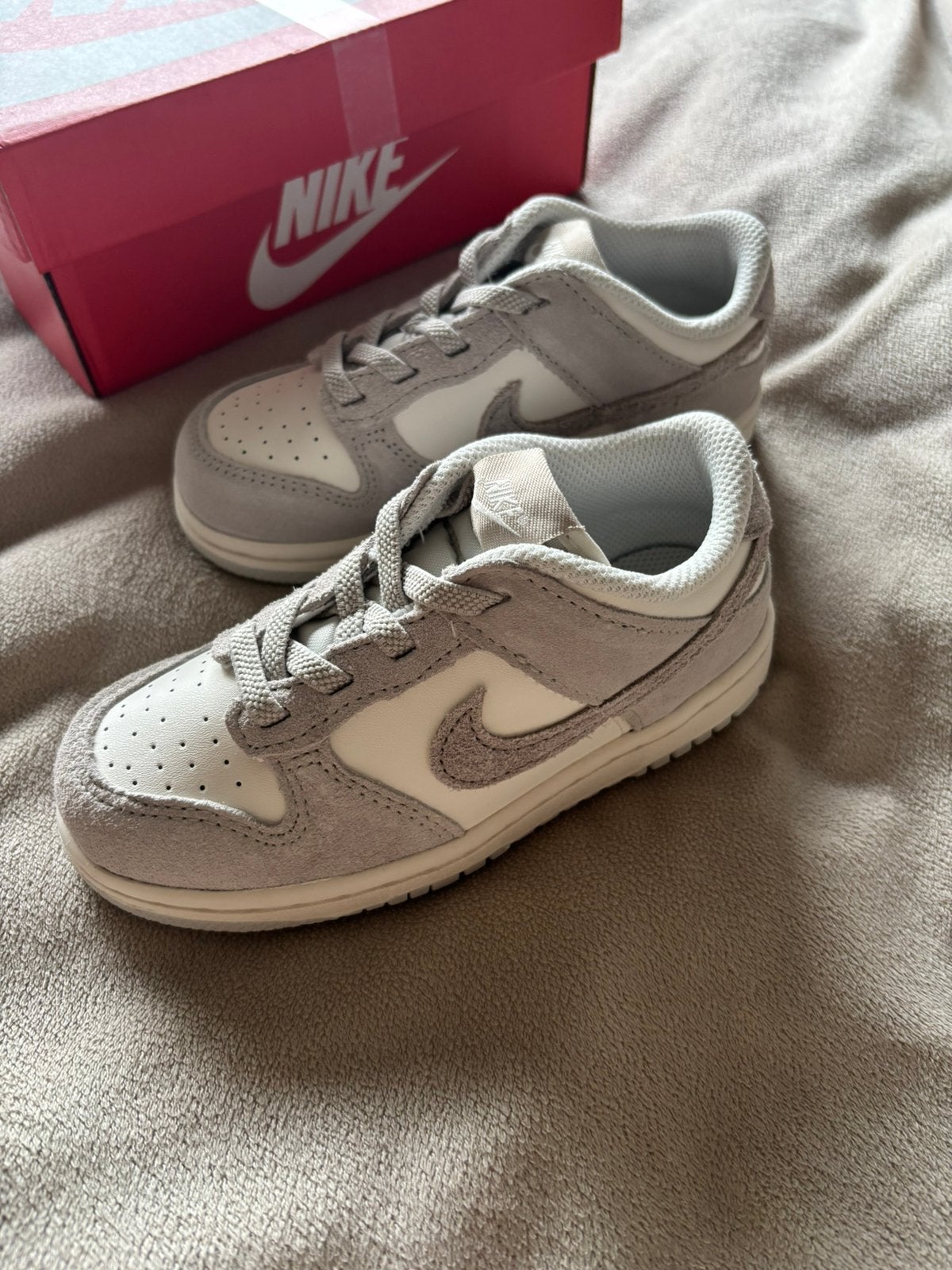Nieuwe nike dunk low se cream/white maat 27, Jongen of Meisje, Schoenen, Nieuw, Ophalen of Verzenden