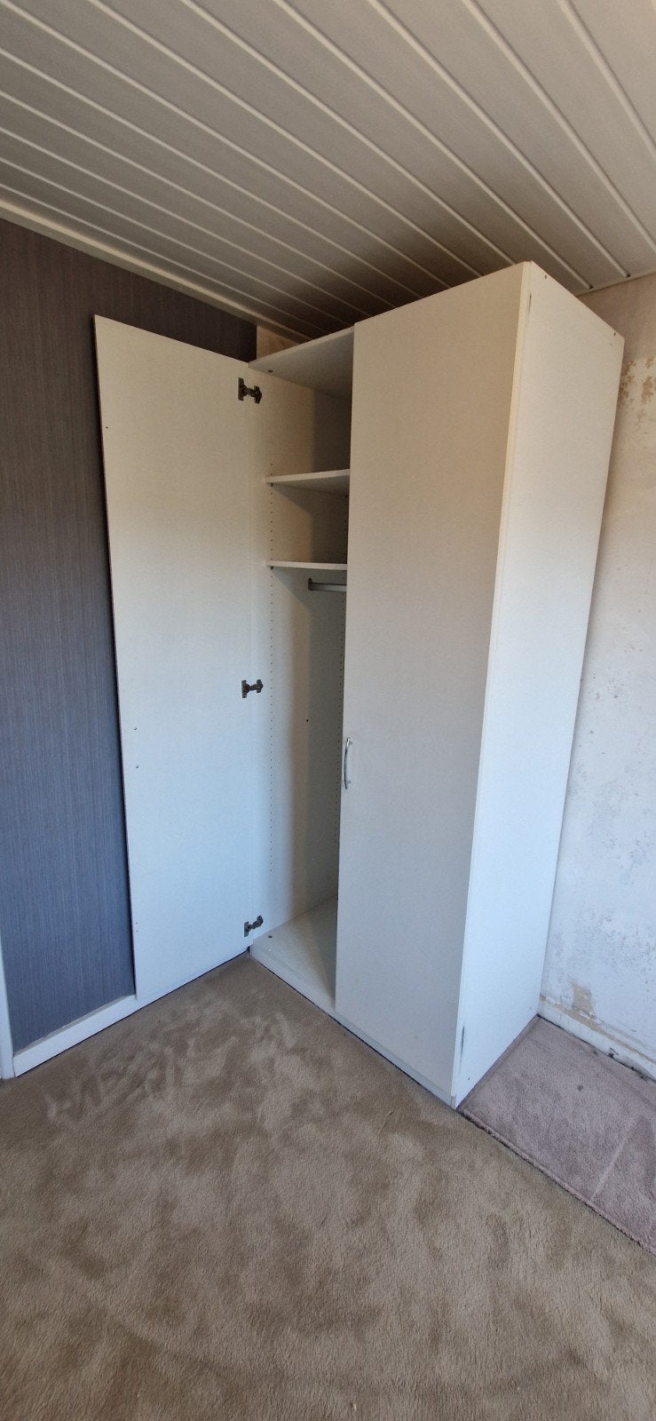 Witte kledingkast met planken en hangruimte, Ophalen, Met deur(en), Gebruikt, 100 tot 150 cm